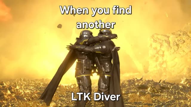Two Helldivers hugging: when you find another LTK Diver